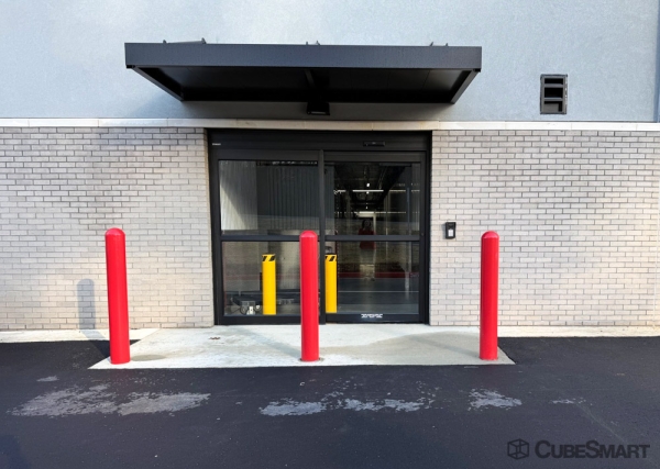 Facility photo: //images.sparefoot.com/medium/2438106a338e6bcea0f.jpg