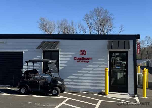 Facility photo: //images.sparefoot.com/medium/2438116971f93617a3e.jpg