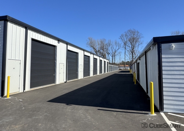 Facility photo: //images.sparefoot.com/medium/24381169846e4b64c4b.jpg