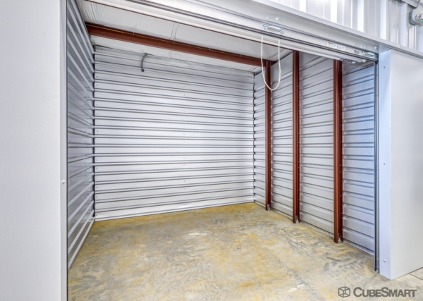 Facility photo: //images.sparefoot.com/medium/24381169f5bc0c95c38.jpg
