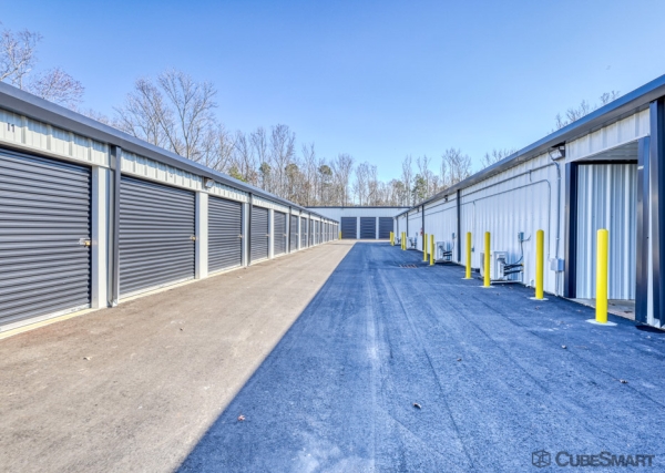 Facility photo: //images.sparefoot.com/medium/24381169f5bc0f4651d.jpg
