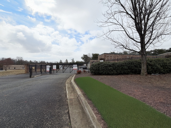 Facility photo: //images.sparefoot.com/medium/24382069714565165ca.jpg