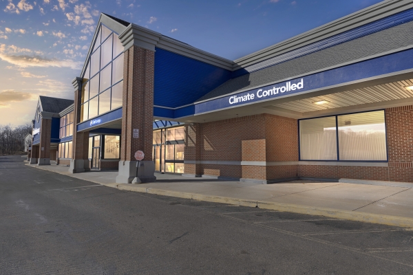 Facility photo: //images.sparefoot.com/medium/24382469724d7edbfd9.jpg