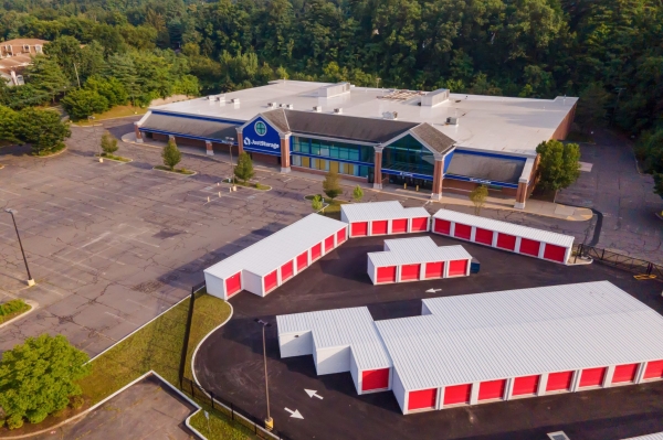 Facility photo: //images.sparefoot.com/medium/24382469724d8565fd8.jpg