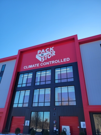 Facility photo: //images.sparefoot.com/medium/243827696fba815183a.jpg