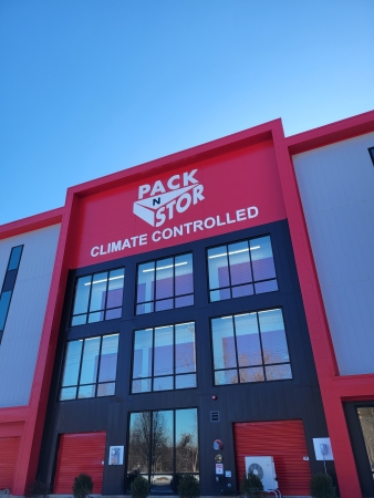 Facility photo: //images.sparefoot.com/medium/243827696fba831bb7d.jpg