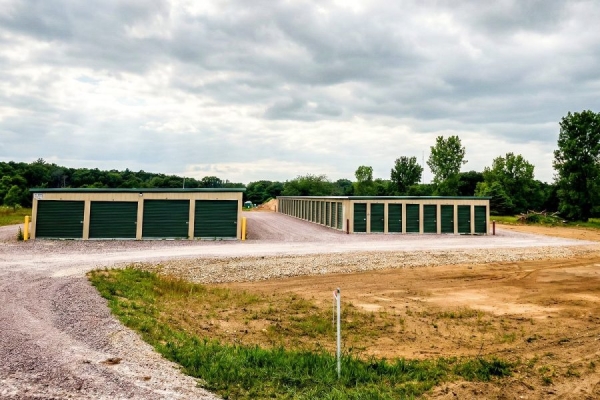 Facility photo: //images.sparefoot.com/medium/243830696ffca0c436b.jpg