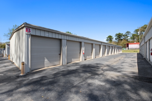 Facility photo: //images.sparefoot.com/medium/243831697004604fa40.jpg