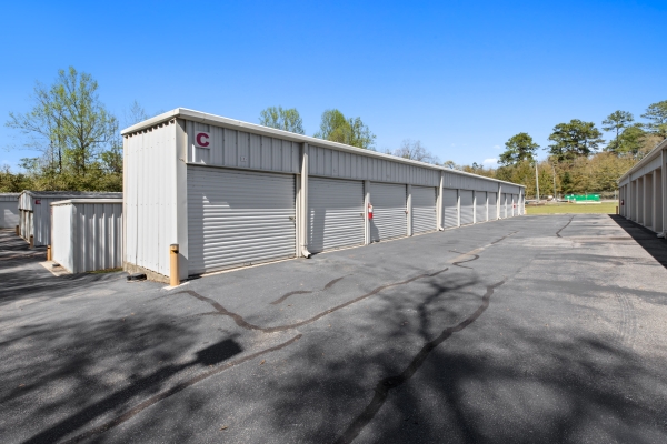 Facility photo: //images.sparefoot.com/medium/24383169700461e8ce8.jpg