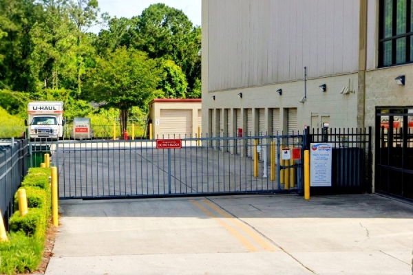 Facility photo: //images.sparefoot.com/medium/24383469729f1488ad0.jpg