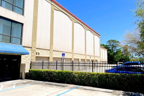 Facility photo: //images.sparefoot.com/medium/24383469729f1572c67.jpg