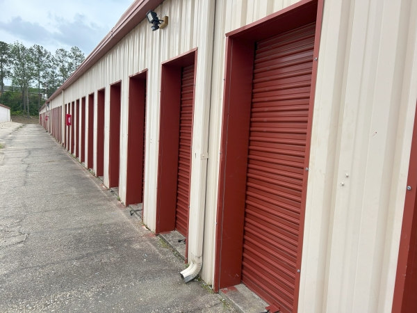 Facility photo: //images.sparefoot.com/medium/24384069726bdf5424c.jpg