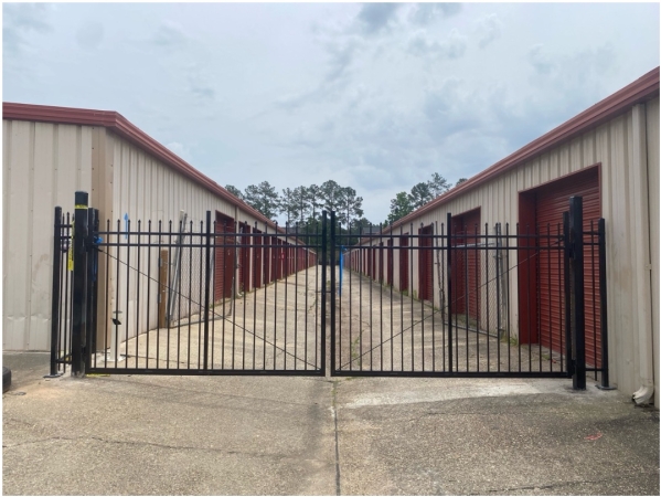 Facility photo: //images.sparefoot.com/medium/24384069726be3d8925.jpeg