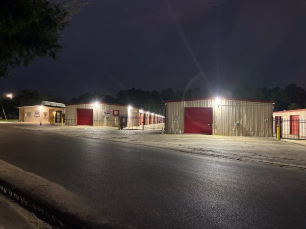 Facility photo: //images.sparefoot.com/medium/24384069726be86a980.jpg