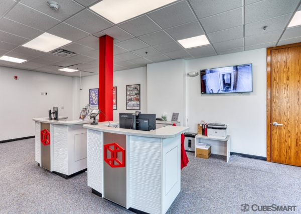 Facility photo: //images.sparefoot.com/medium/24385969788b84bd25e.jpg