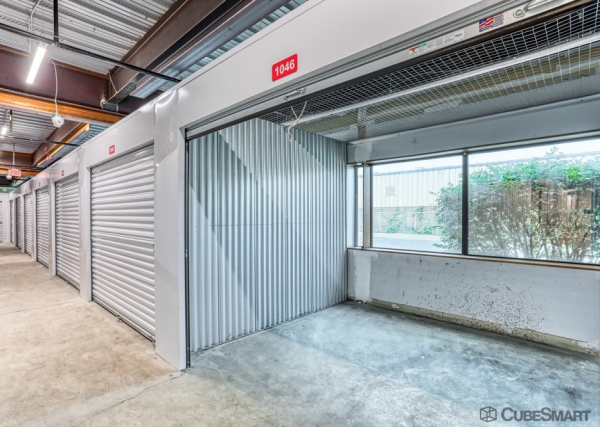 Facility photo: //images.sparefoot.com/medium/24385969788b8821c31.jpg