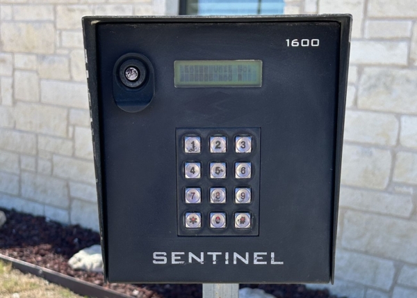 Facility photo: //images.sparefoot.com/medium/2438616994303bcc4d6.jpg