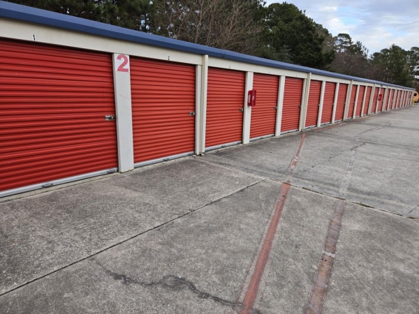 Facility photo: //images.sparefoot.com/medium/2438676994308c92feb.jpg