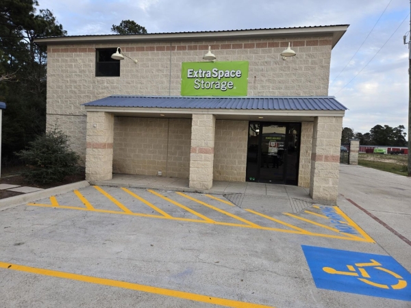 Facility photo: //images.sparefoot.com/medium/2438676994308eb0ac5.jpg