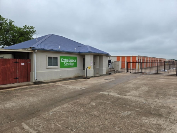 Facility photo: //images.sparefoot.com/medium/24386969fc7fca30915.jpg