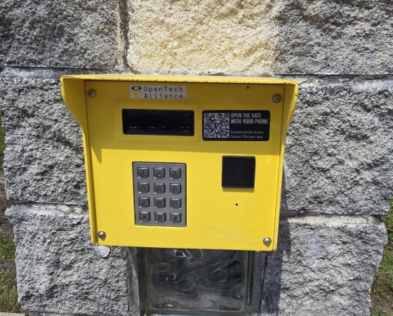 Facility photo: //images.sparefoot.com/medium/2438716a09bb98d3eae.jpg