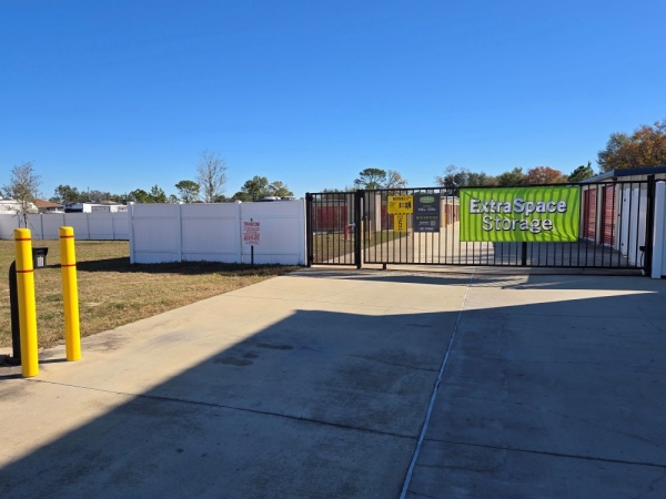 Facility photo: //images.sparefoot.com/medium/243872699430f1af5d8.jpg