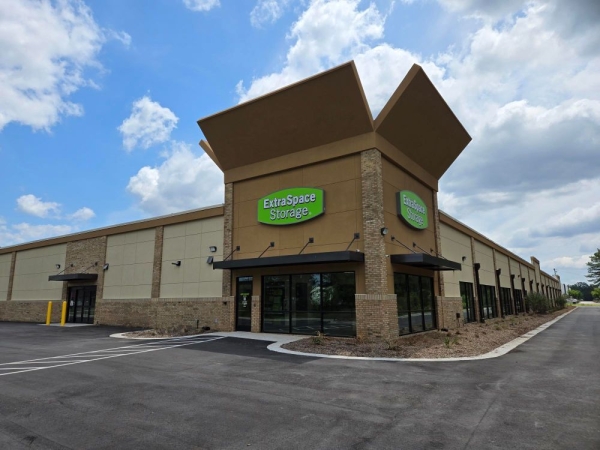 Facility photo: //images.sparefoot.com/medium/2438746a240c9bf2e6e.jpg