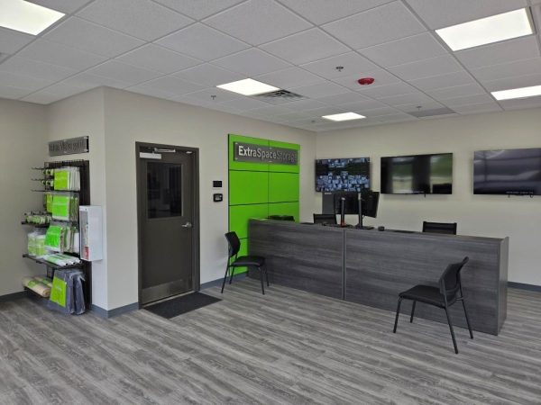 Facility photo: //images.sparefoot.com/medium/2438746a240c9d11c3f.jpg