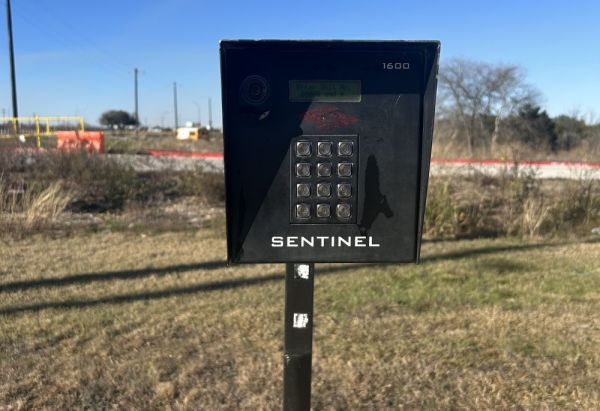 Facility photo: //images.sparefoot.com/medium/24389069943069ba1cb.jpg