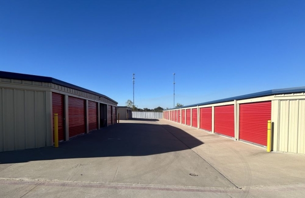 Facility photo: //images.sparefoot.com/medium/2438906994306ba0f2d.jpg