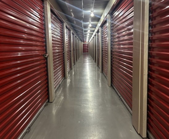 Facility photo: //images.sparefoot.com/medium/2438906994306c6f14b.jpg
