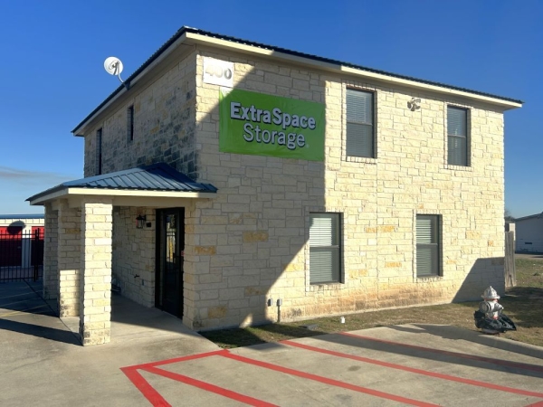 Facility photo: //images.sparefoot.com/medium/2438906994306d7d09d.jpg