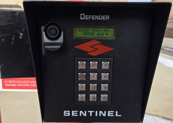 Facility photo: //images.sparefoot.com/medium/2438966994301793f3b.jpg