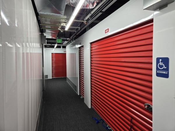 Facility photo: //images.sparefoot.com/medium/2438966994301b04b49.jpg