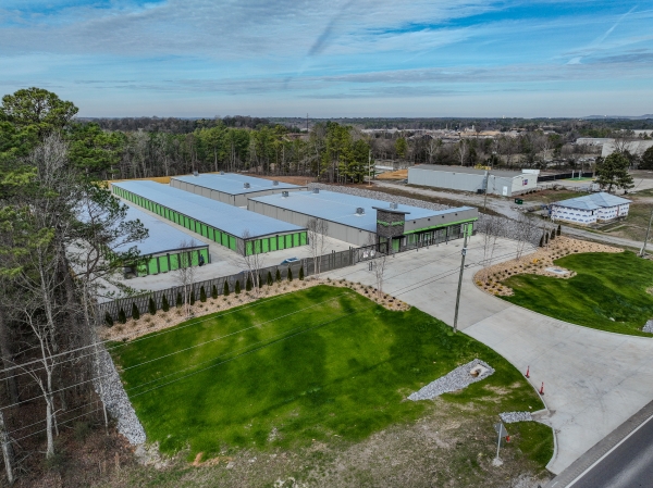 Facility photo: //images.sparefoot.com/medium/24391369779147eab0e.jpg