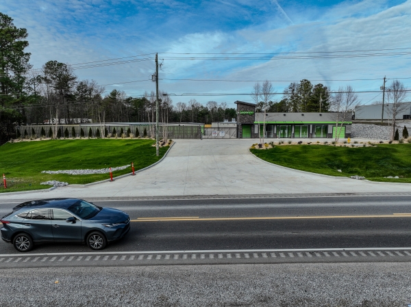 Facility photo: //images.sparefoot.com/medium/2439136977916b85706.jpg