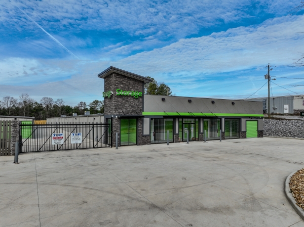 Facility photo: //images.sparefoot.com/medium/243913697791a063a5a.jpg