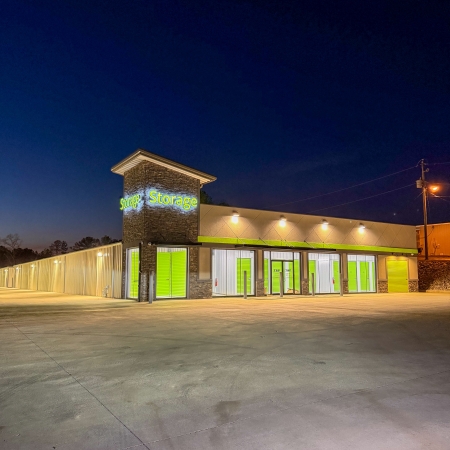 Facility photo: //images.sparefoot.com/medium/243913697791c323e9e.jpg