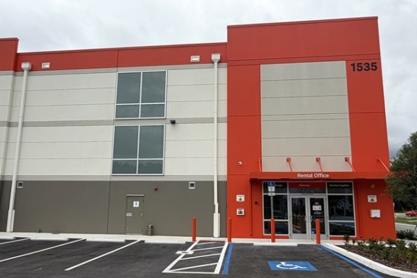 Facility photo: //images.sparefoot.com/medium/24391869f5f9a1c030f.jpg