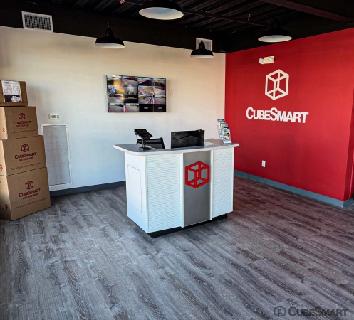 Facility photo: //images.sparefoot.com/medium/243922698c3c9c4c14e.jpg