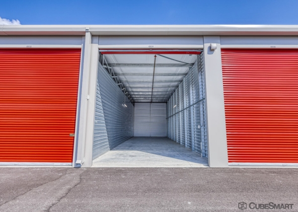 Facility photo: //images.sparefoot.com/medium/2439226a19406035b3a.jpg