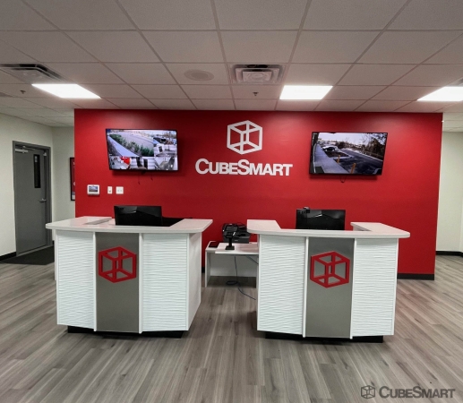 Facility photo: //images.sparefoot.com/medium/2439236979c1fb8b836.jpg