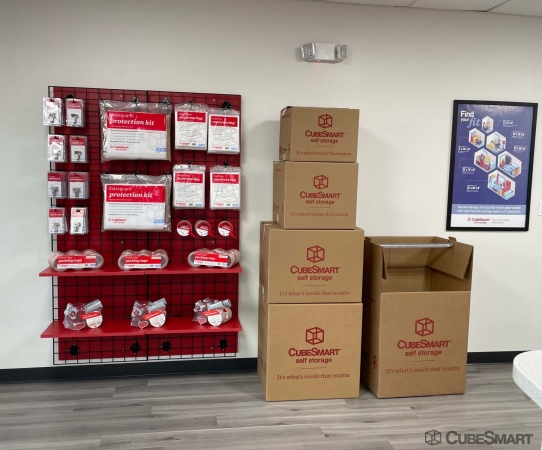 Facility photo: //images.sparefoot.com/medium/2439236979c1fea68b2.jpg