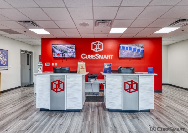 Facility photo: //images.sparefoot.com/medium/24392369fc3d66167ab.jpg