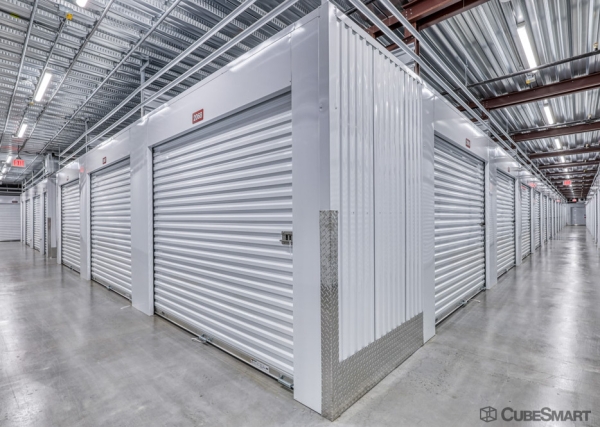 Facility photo: //images.sparefoot.com/medium/24392369fc3d69c0f01.jpg
