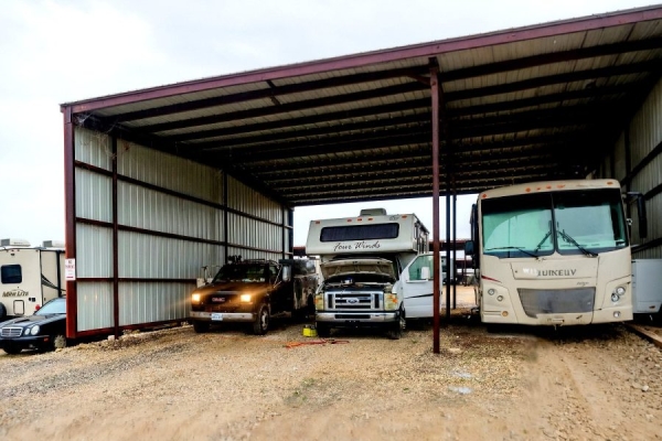 Facility photo: //images.sparefoot.com/medium/243924697b7e96e9b5f.jpg