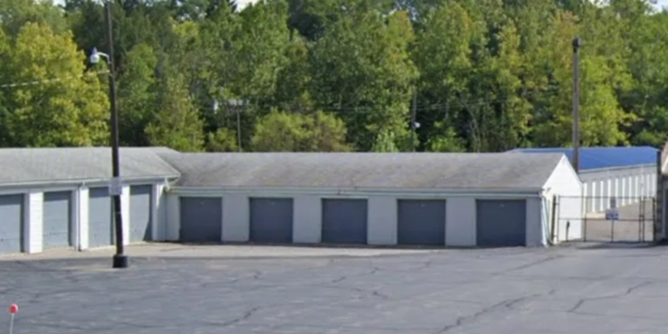 Facility photo: //images.sparefoot.com/medium/243925697a3b324eccb.jpg