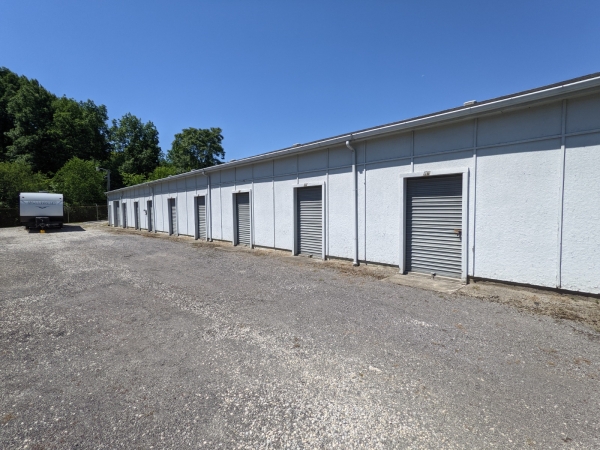 Facility photo: //images.sparefoot.com/medium/243925697a3b3518edc.jpeg