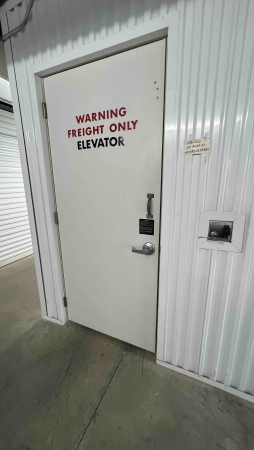 Facility photo: //images.sparefoot.com/medium/243928697a50bf6405e.jpg