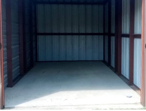 Facility photo: //images.sparefoot.com/medium/243930698117d5dbbbf.jpg